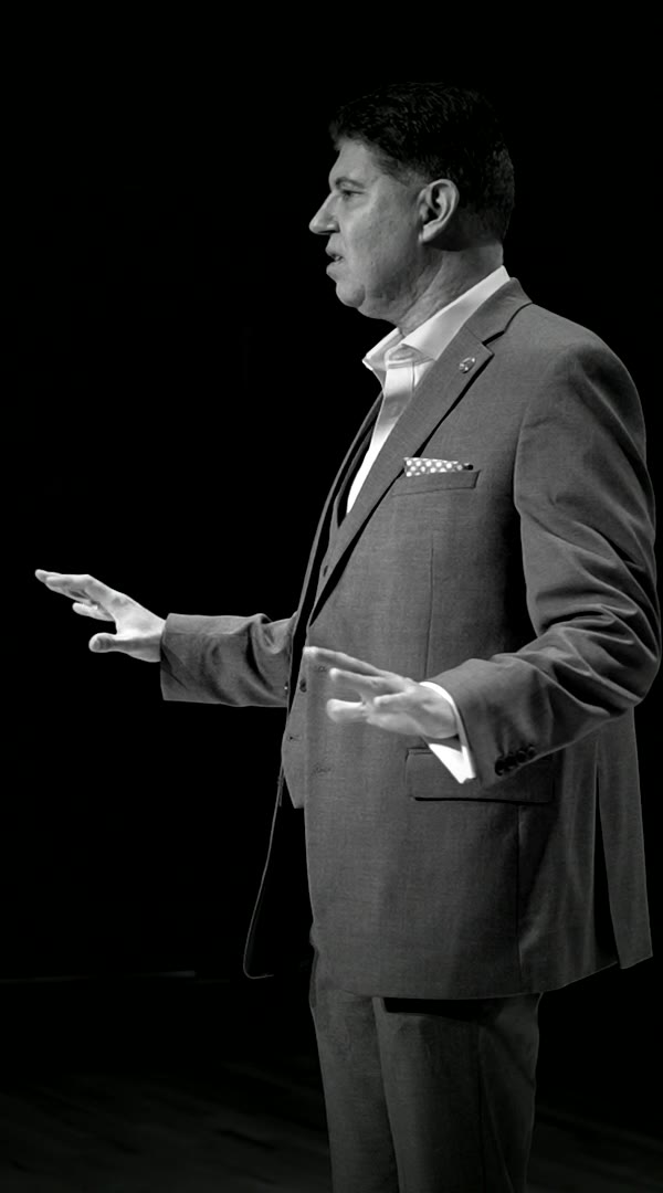 Mike Barefoot on stage